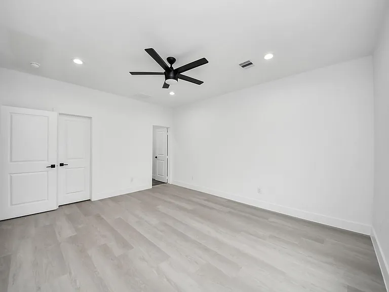 8218 Lawler St #B — Photo 27