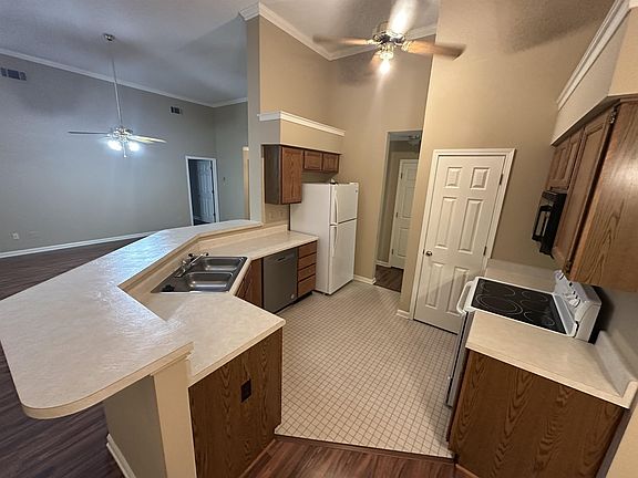 5th image of 814 Cairn Creek Dr