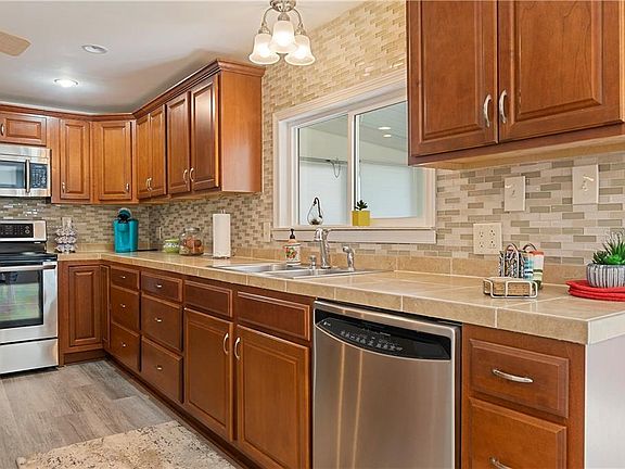 3rd image of 8200 Highpoint Blvd