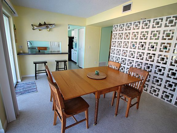 4th image of 1421 SE San Ignacio Ln