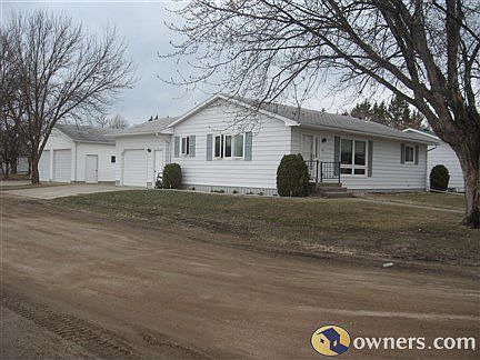 3bd / 1 ba 2 garages on a corner lot