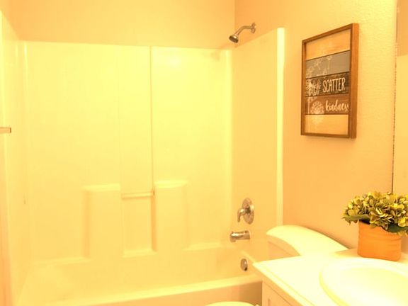 3rd image of 4044 S Lake Vista Dr