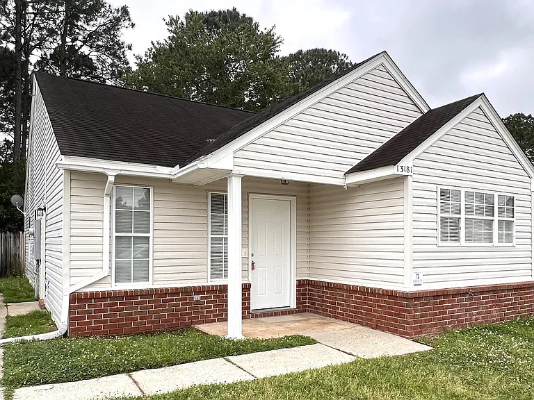 13181 Warren Dr — Photo 1