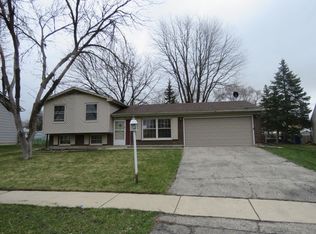 8207 Northway Dr, Hanover Park, IL