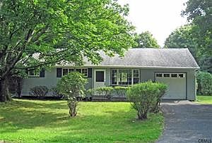 1st image of 7 Garrett Dr