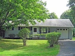 7 Garrett Dr, Waterford, NY 12188