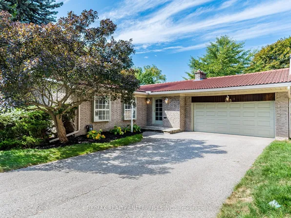 285 Pinetree Way, Mississauga, ON L5G 2R4