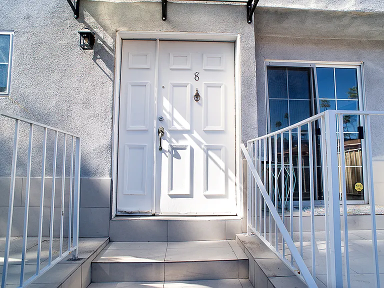 15920 Sherman Way #8 — Photo 4