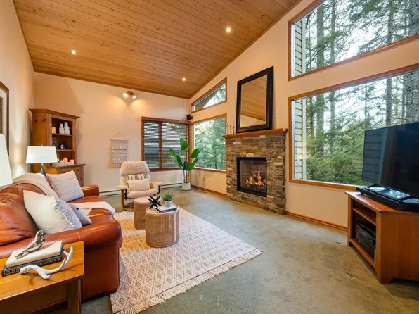 3205 Arbutus Dr, Whistler, BC V8E 0B8