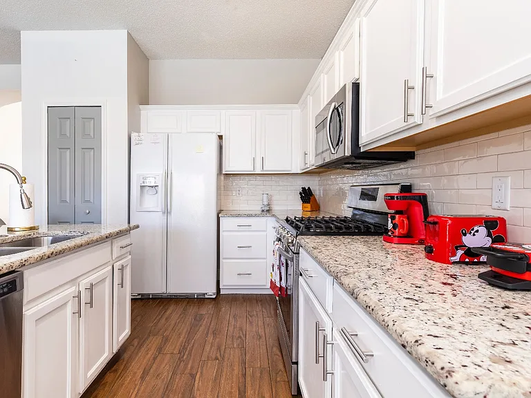 1041 Jaybee Ave — Photo 10