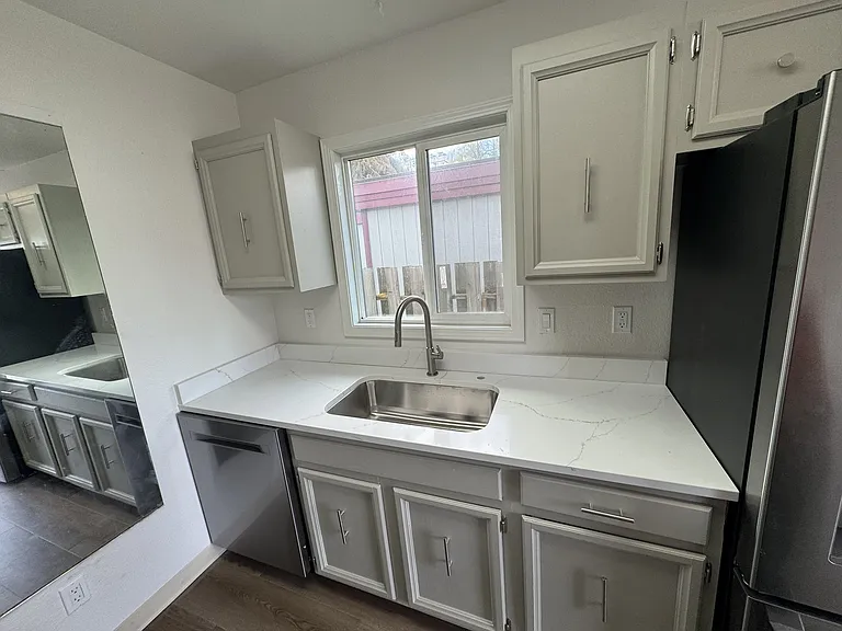 4207 Hayes St #B — Photo 9