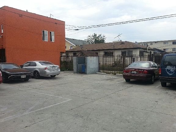 3rd image of 8014 S Hoover St APT 1