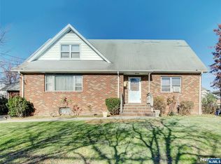 475 Dewey Ave, Saddle Brook, NJ 07663