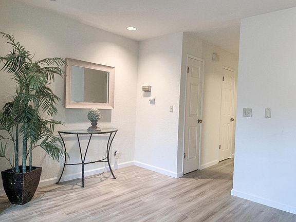 3rd image of 173 Sierra Vista Ave APT 15