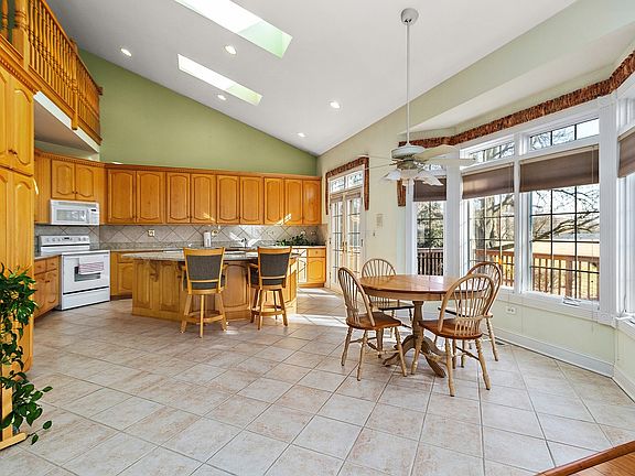 5th image of 11163 Karen Dr