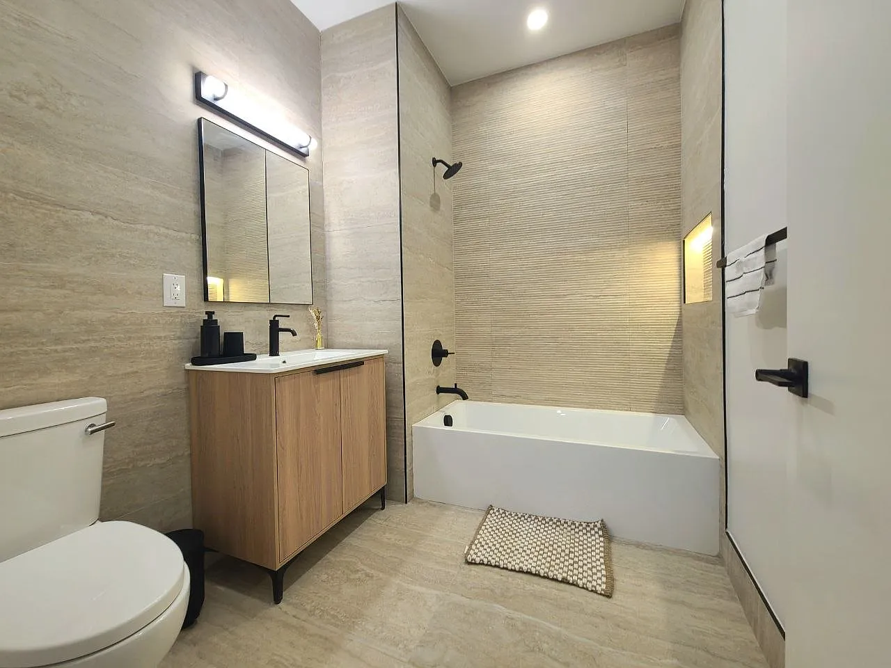 Studio, 500 sqft, $1,995 — Photo 2
