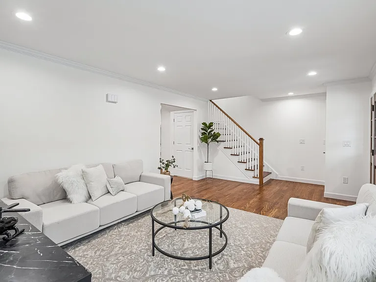 161 Myrtle Ave — Photo 5
