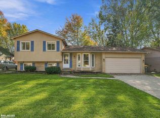 34310 Lakewood Dr, Chesterfield, MI 48047