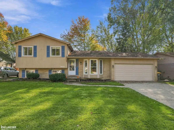 34310 Lakewood Dr, Chesterfield, MI 48047