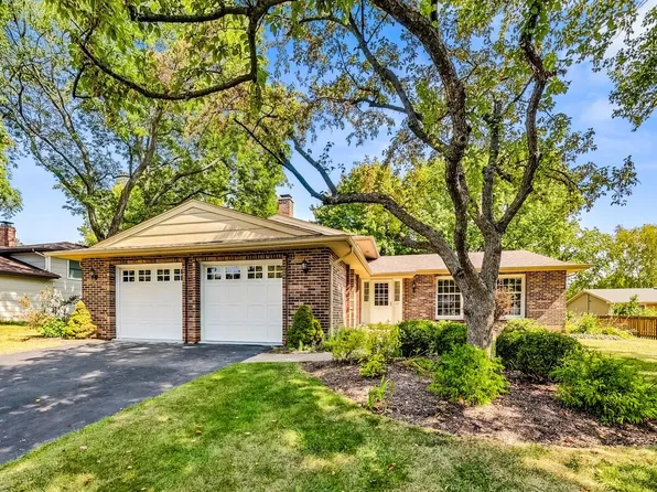 636 Nordic Ct, Libertyville, IL 60048