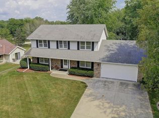 7560 S Drake Ln, Franklin, WI 53132