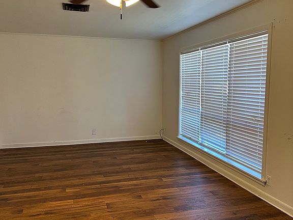 4th image of 3409 Robinhood Ln