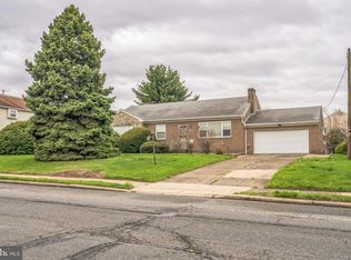 1718 Rhawn St, Philadelphia, PA 19111