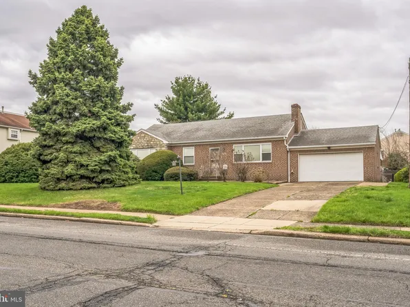 1718 Rhawn St, Philadelphia, PA 19111