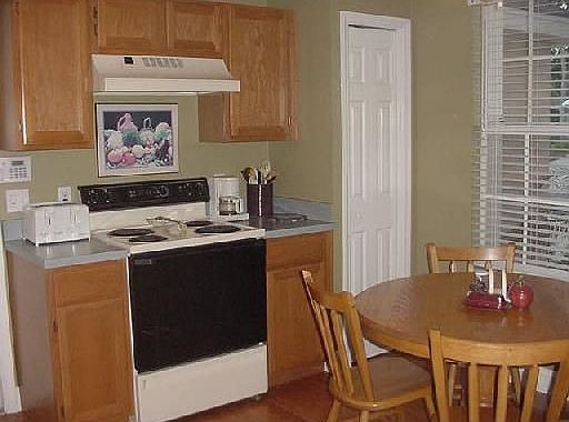 4th image of 1005 Royal Oaks Dr