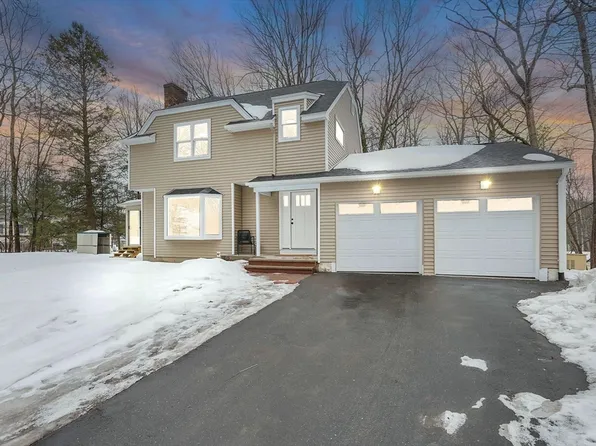 36 Patriots Path, Russell, MA 01071