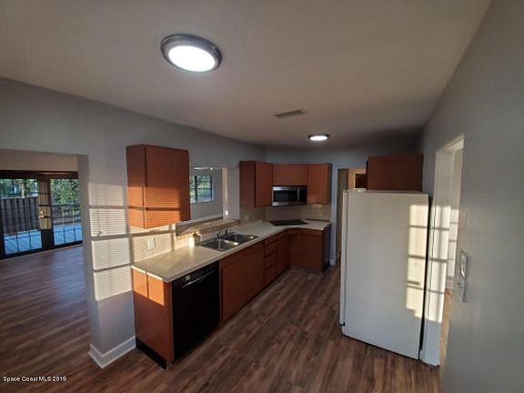 5th image of 1227 Indian River Ave