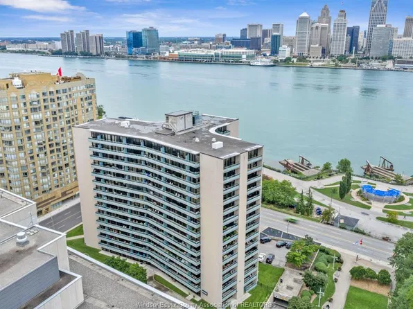 111 Riverside Dr W #1104, Windsor, ON N9A 2S6