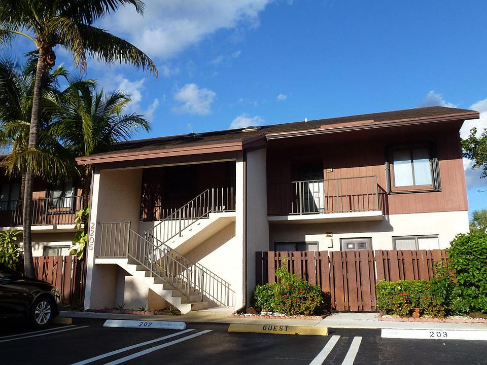 1st image of 2205 SW 22nd Ave #2020