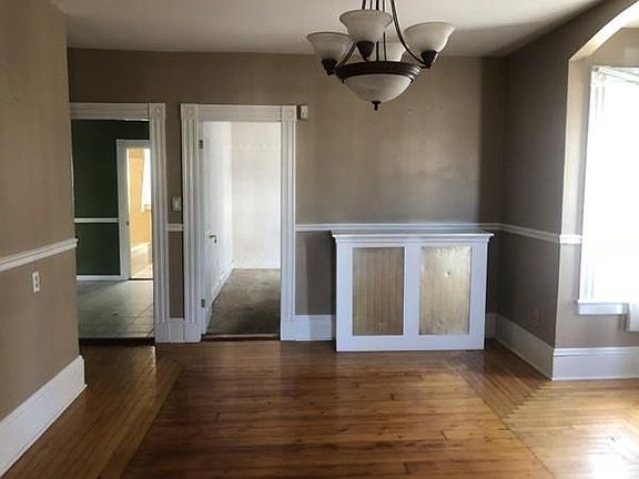 4th image of 250 Davis St