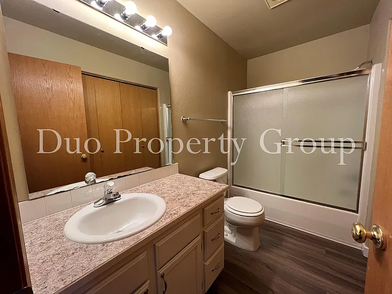 611 S 41st Ct — Photo 13