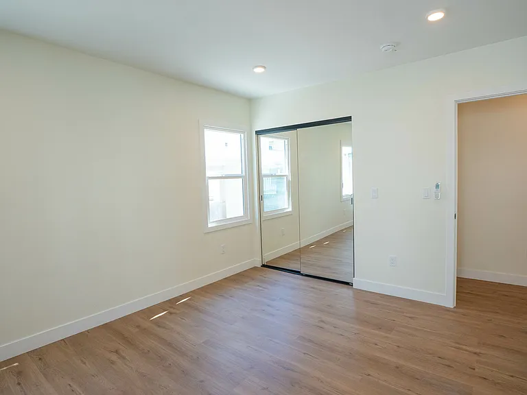 1038 S Westmoreland Ave — Photo 13