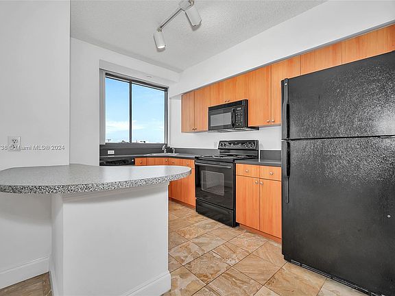 4th image of 1330 West Ave APT 811