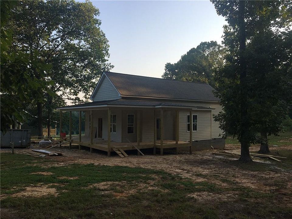2nd image of 14 Meadows Ln