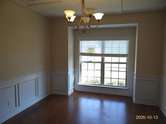 3rd image of 21 Paladian Way