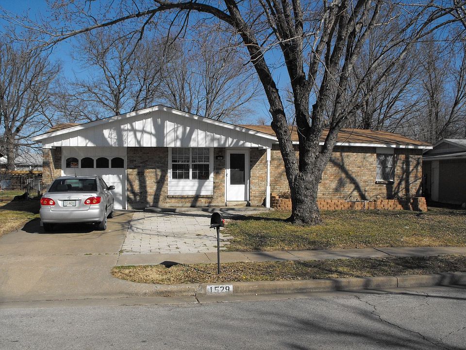 1 car garage, 2 car driveway