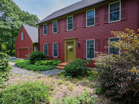3rd image of 38 Strawberry Lane