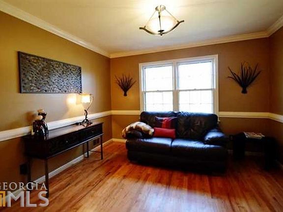 5th image of 2892 Guinevere Dr