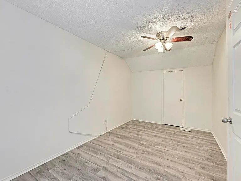 2401 Leon St #300 — Photo 23