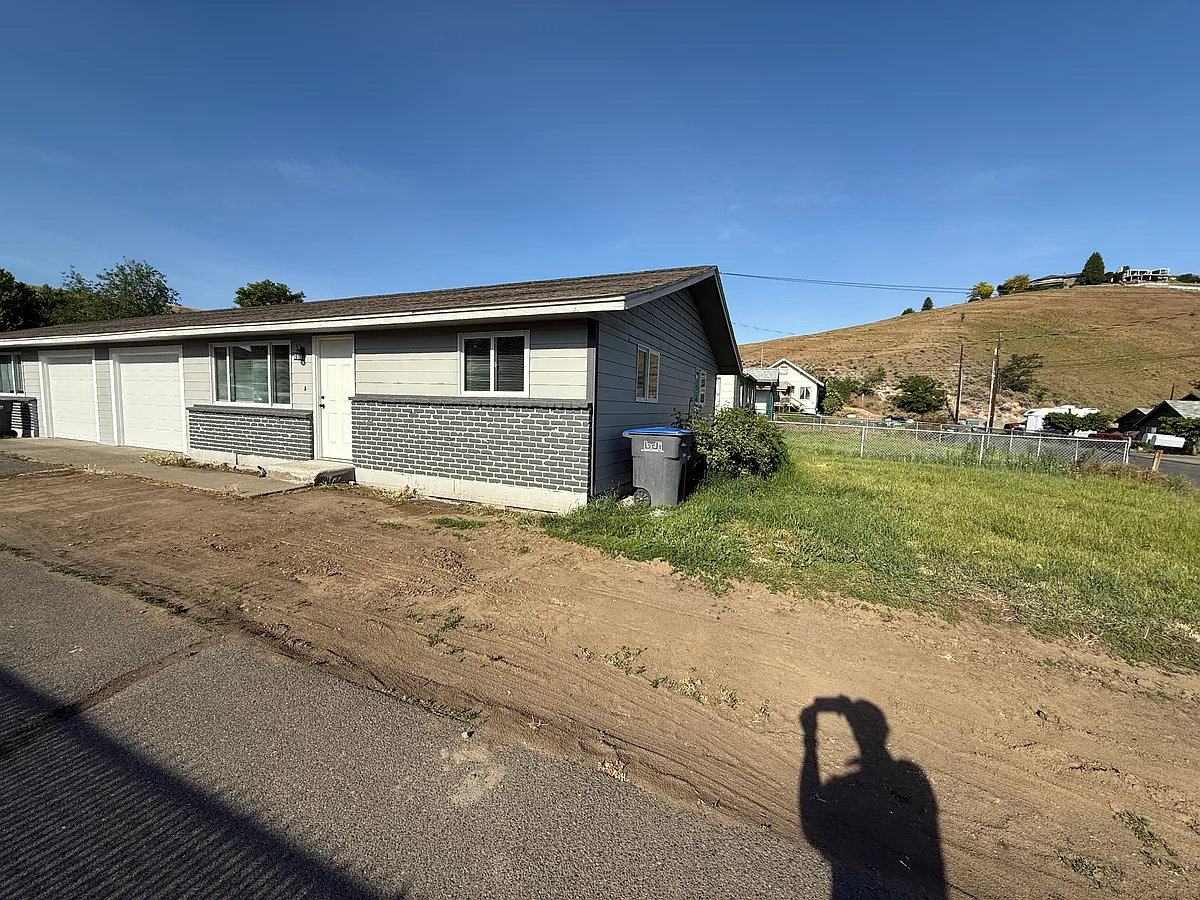 Building Photo - 402 Pleasant Ave #A