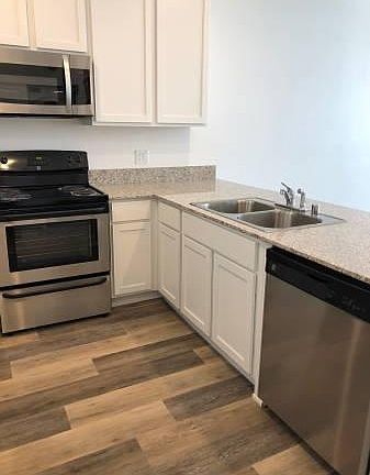 3rd image of 1125 Avenue Of The Oaks Unit 318