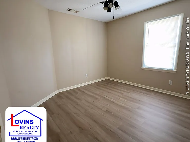 1542 Stella Ave — Photo 12