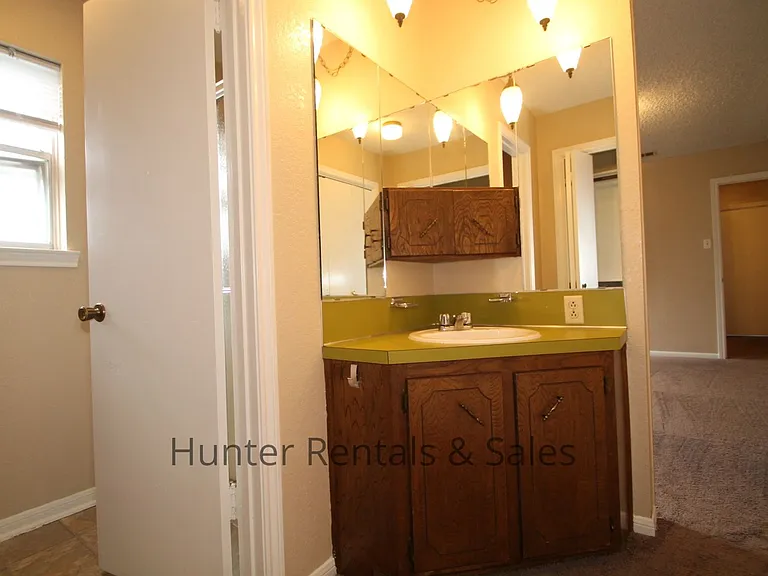 2810 Lawndale St — Photo 19