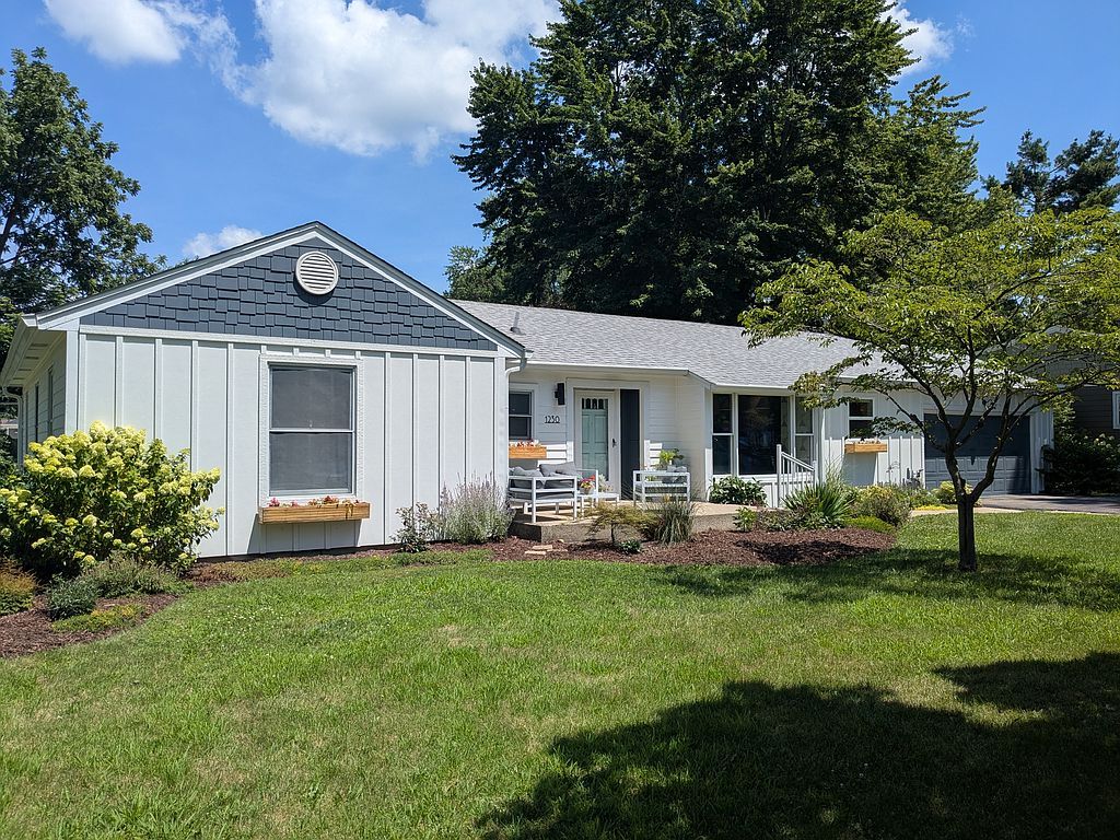 1230 E King St - Property Image