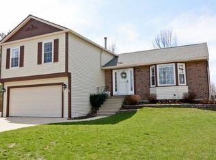 123 Canton Ln, Streamwood, IL 60107