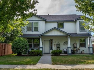 1235 NE 4th St, Redmond, OR 97756